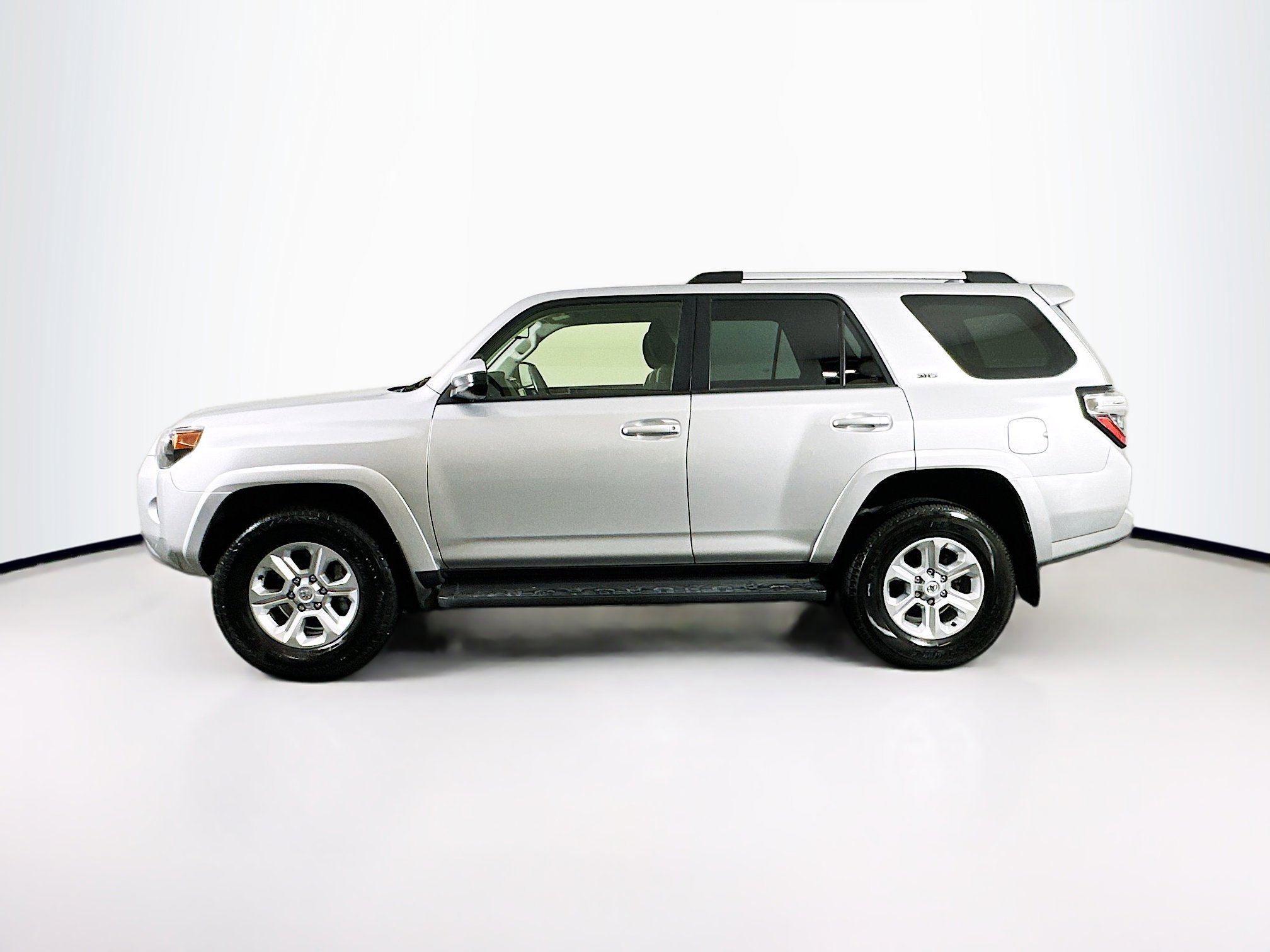 Used 2024 Toyota 4Runner SR5 image 4