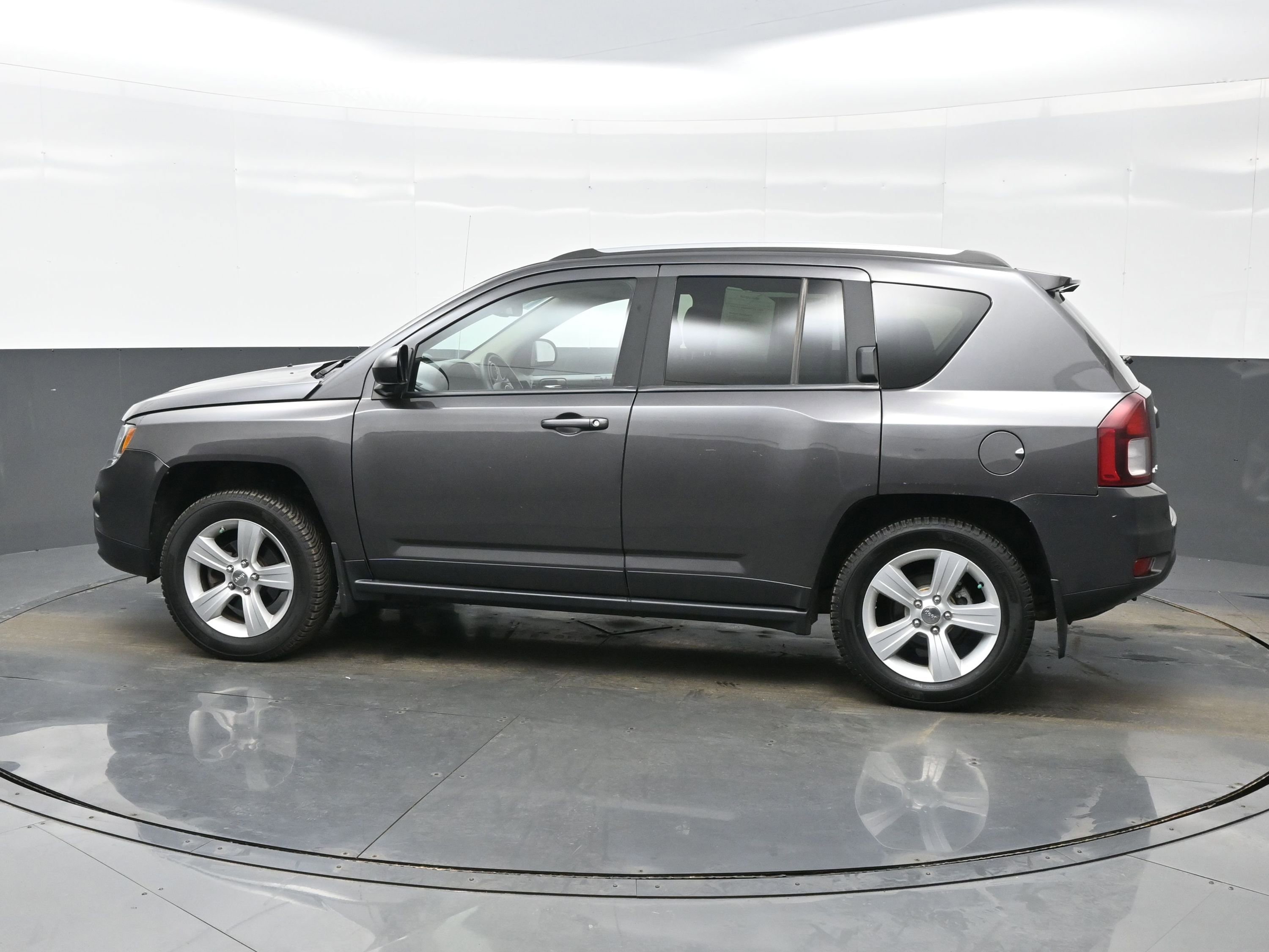 Used 2016 Jeep Compass Sport w/ Power Value Group image 3