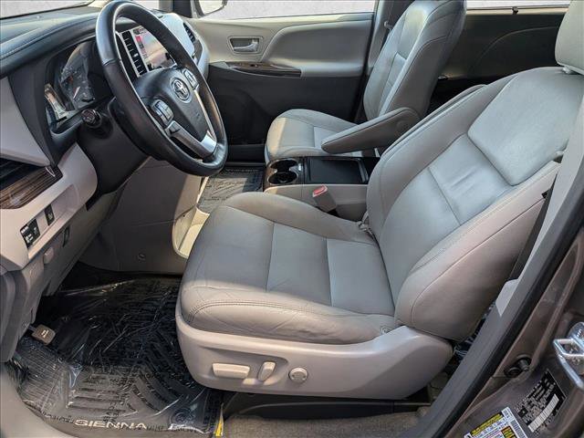 Used 2017 Toyota Sienna XLE FWD image 14