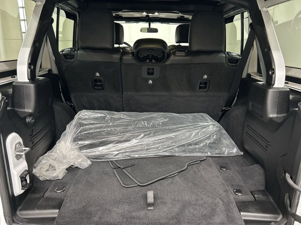 Used 2021 Jeep Wrangler Unlimited Sahara image 21
