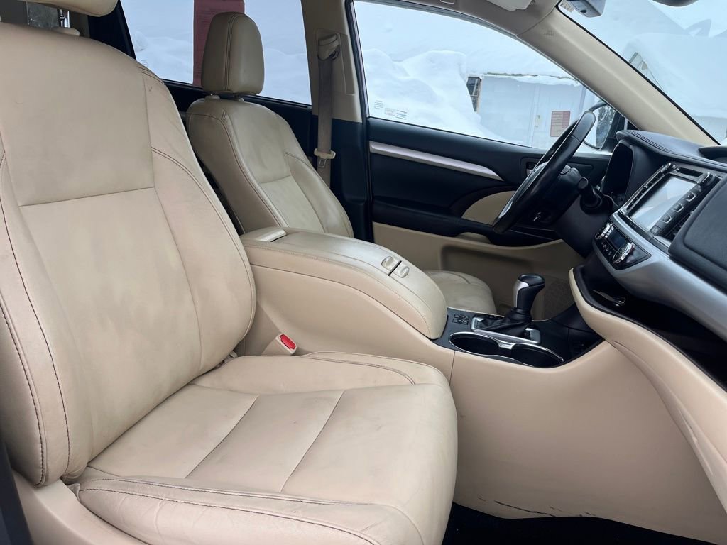 Used 2018 Toyota Highlander XLE AWD/4WD image 30