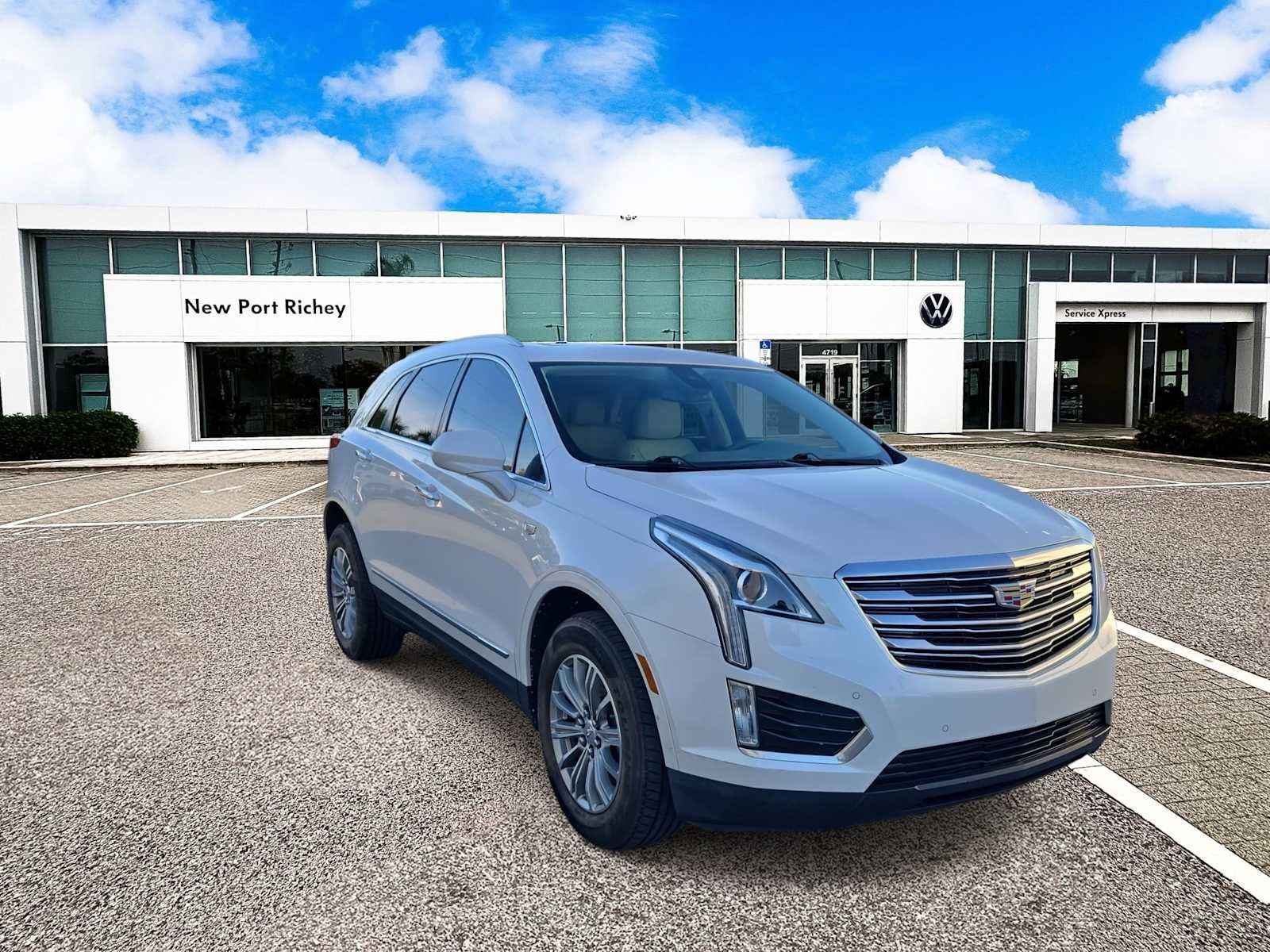 Used 2018 Cadillac XT5 Luxury w/ Driver Awareness Package image 2