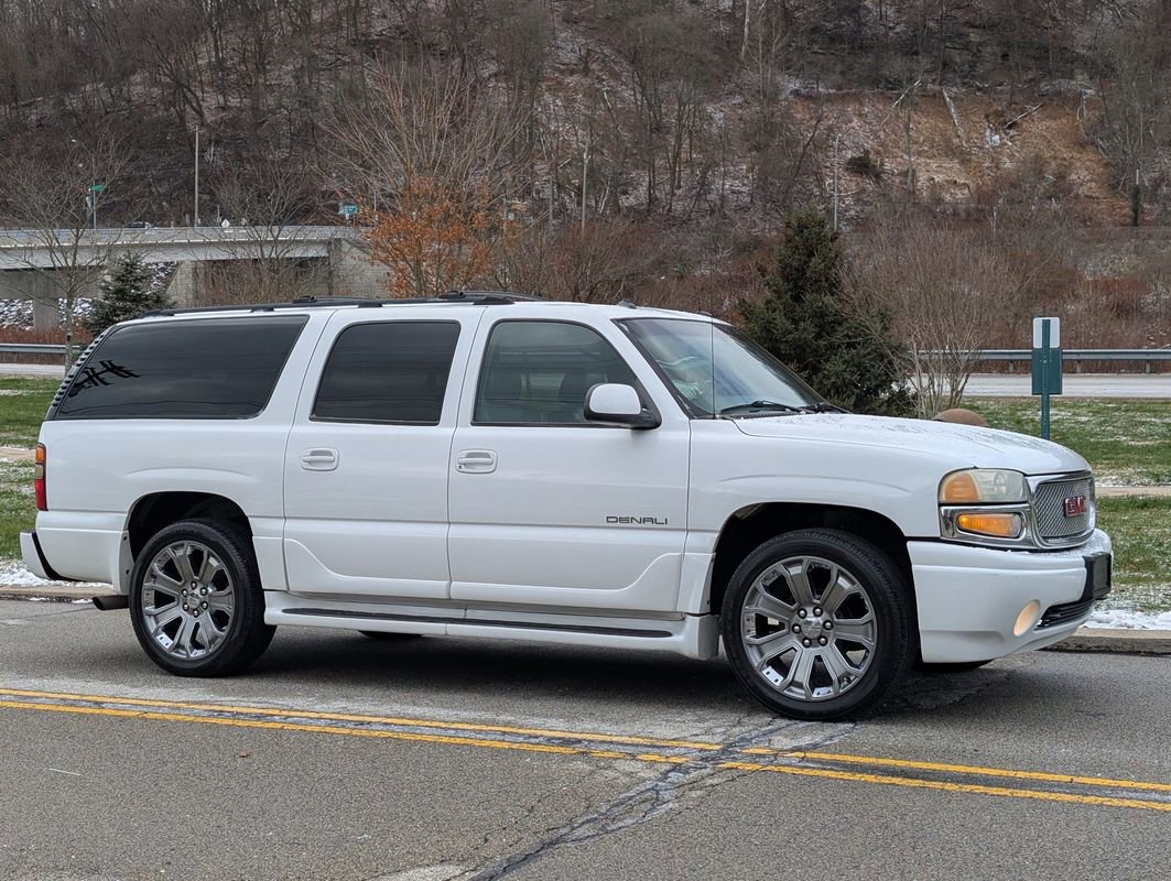 Used 2003 GMC Yukon XL Denali image 3