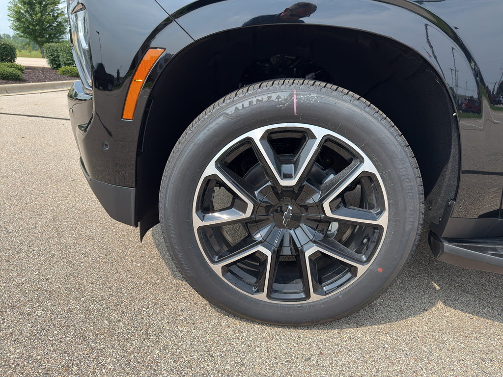 New 2026 Chevrolet Suburban RST w/ Comfort Package AWD/4WD image 8