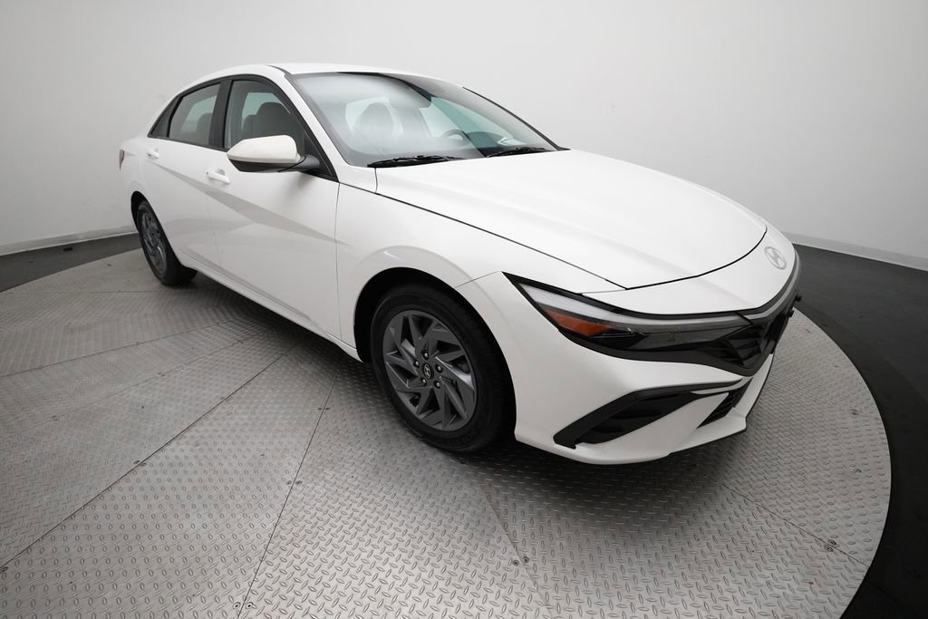 Used 2024 Hyundai Elantra SEL FWD image 35
