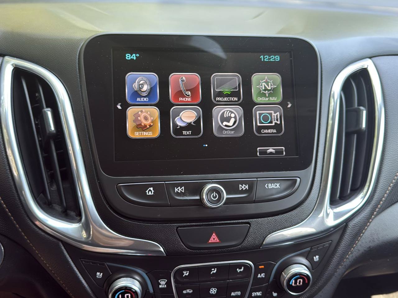 Used 2018 Chevrolet Equinox Premier AWD/4WD image 16