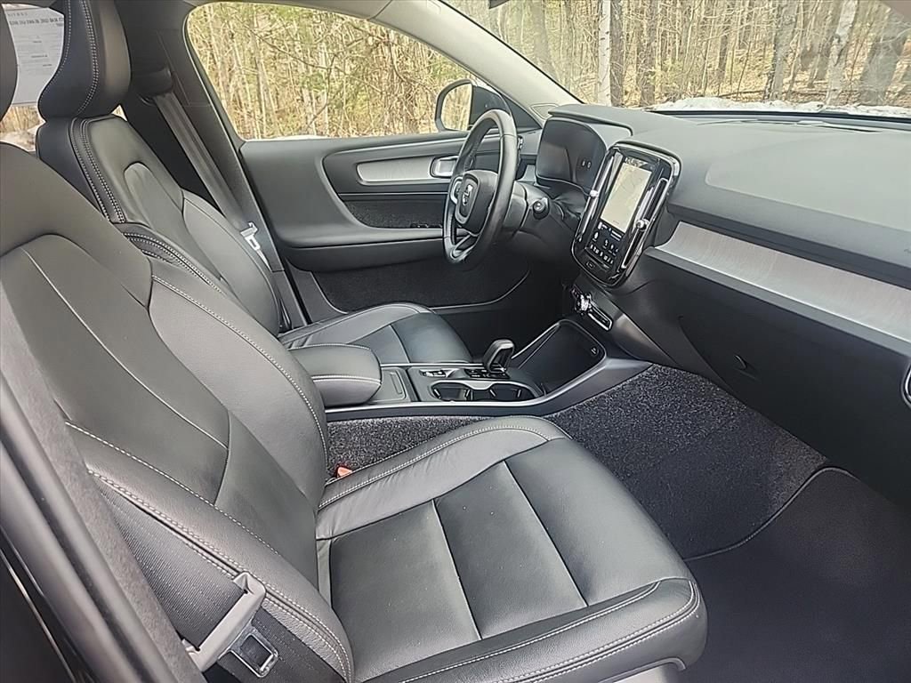 Certified 2025 Volvo XC40 B5 Core AWD/4WD image 34