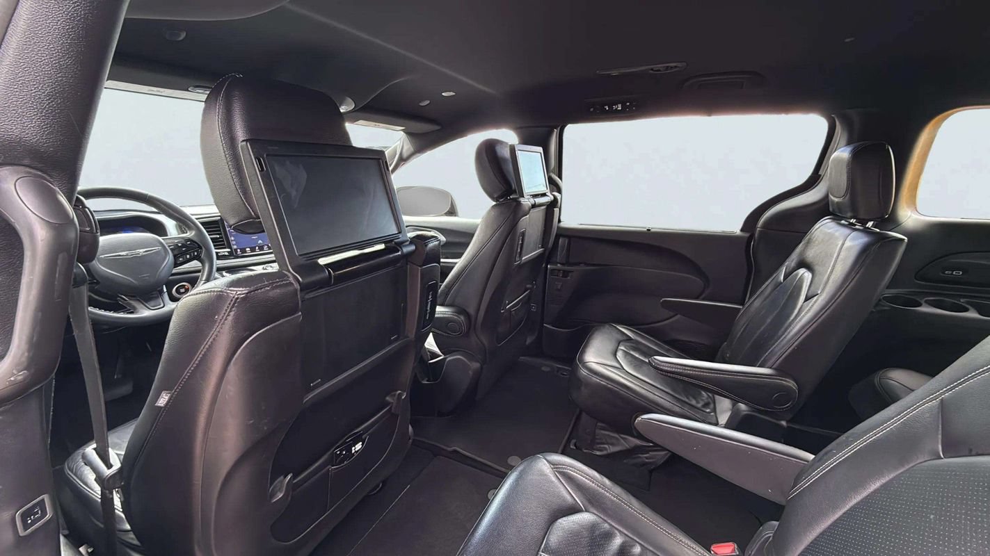 Used 2022 Chrysler Pacifica Touring-L w/ Uconnect Theater Family Group AWD/4WD image 17
