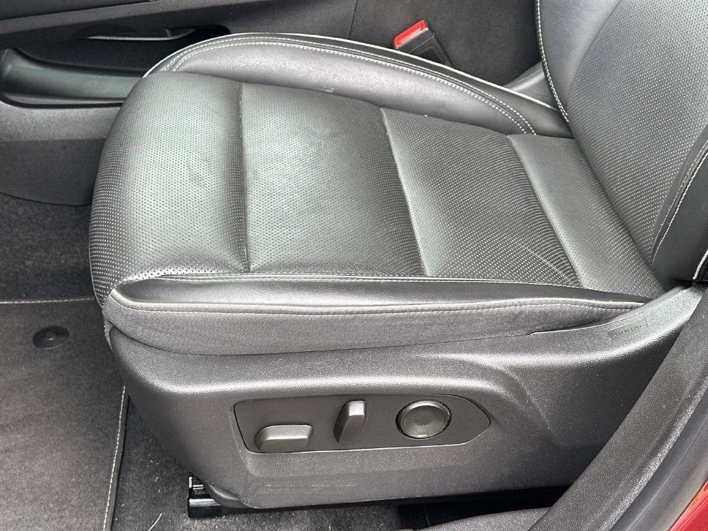 Used 2021 Buick Envision Essence w/ Sport Touring Package AWD/4WD image 17