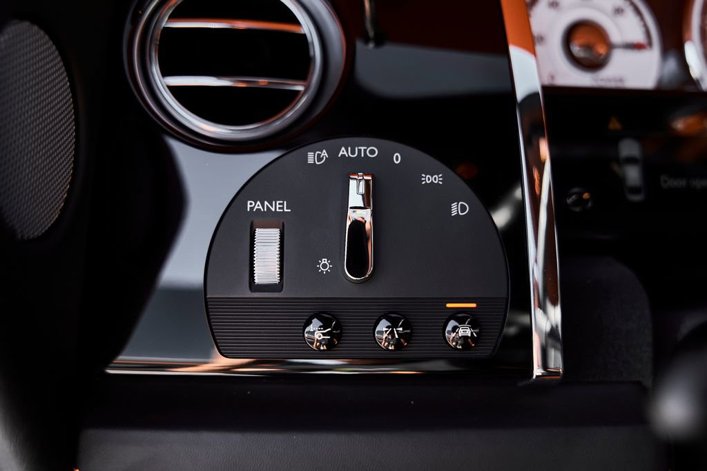 Used 2020 Rolls-Royce Wraith RWD image 46