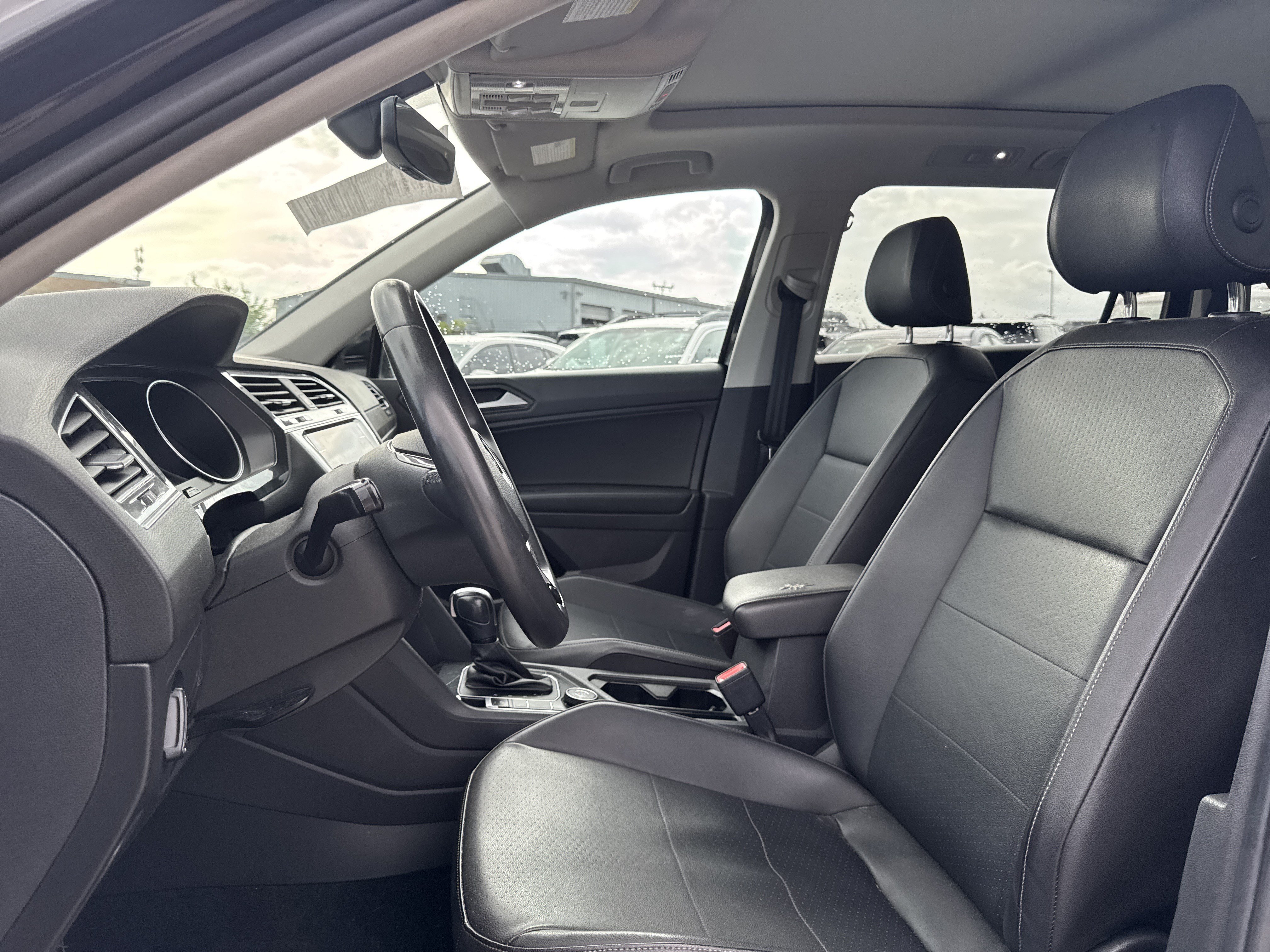 Used 2020 Volkswagen Tiguan SE AWD/4WD image 23