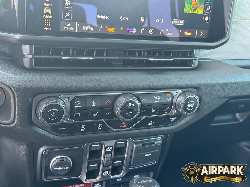New 2025 Jeep Gladiator Sport AWD/4WD image 22