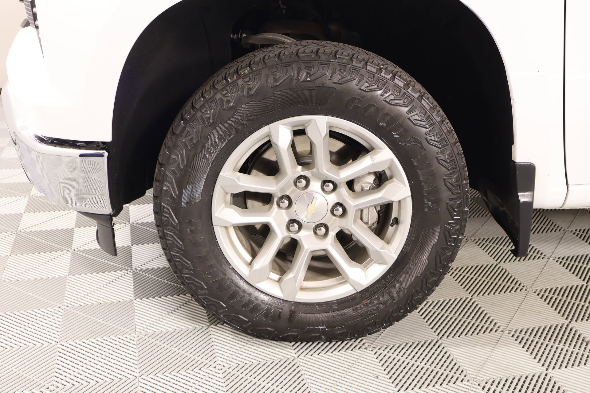 Used 2024 Chevrolet Silverado 1500 LT w/ Convenience Package II image 18