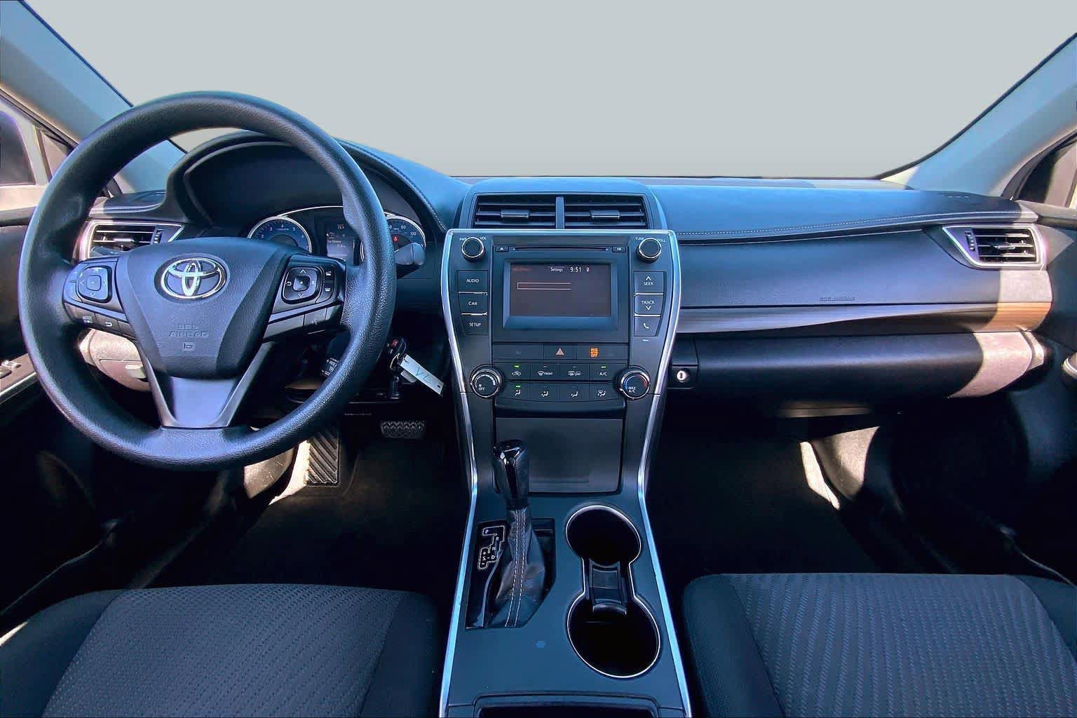 Used 2017 Toyota Camry LE FWD image 15