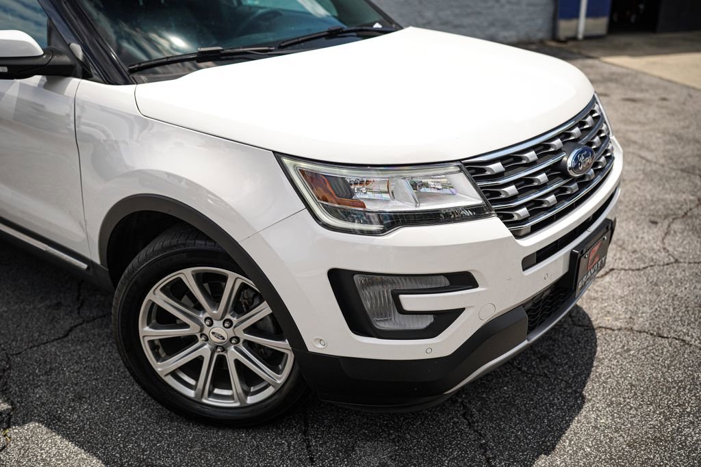 Used 2017 Ford Explorer Limited w/ Equipment Group 301A AWD/4WD image 8