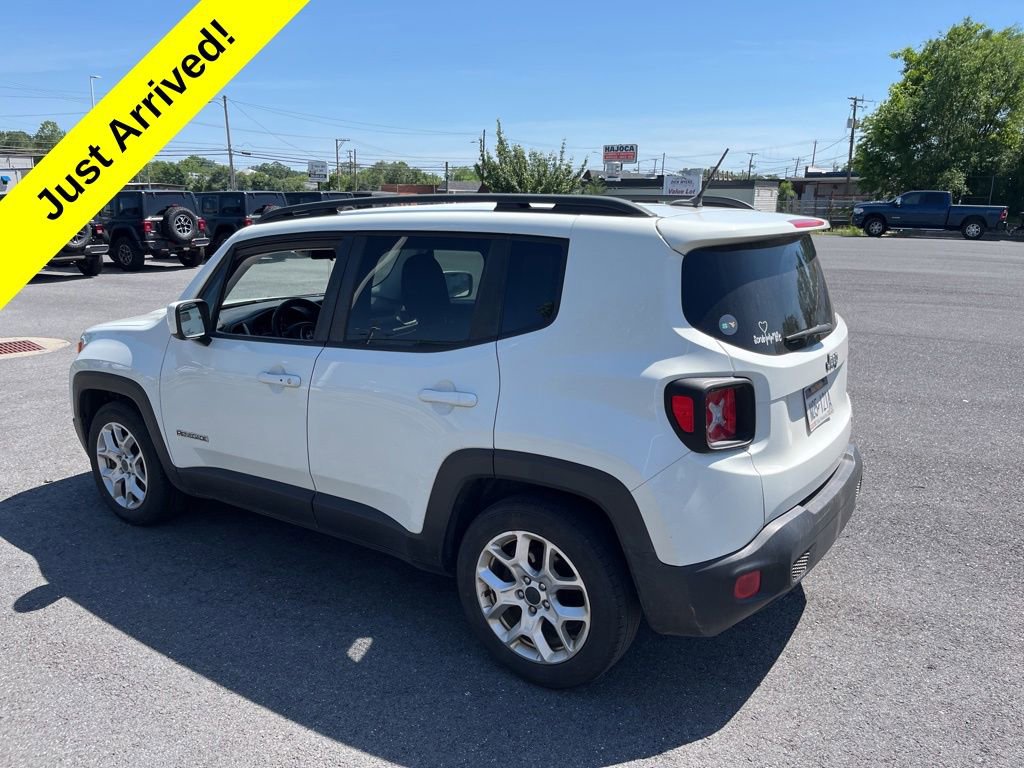 Used 2016 Jeep Renegade Latitude w/ Cold Weather Group FWD image 7