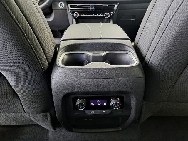 Used 2025 Chevrolet Traverse LT image 28