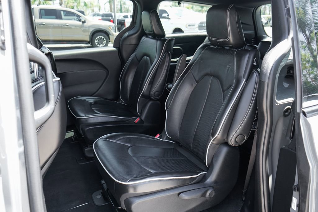 Used 2022 Chrysler Pacifica Limited w/ S Appearance Package FWD image 35