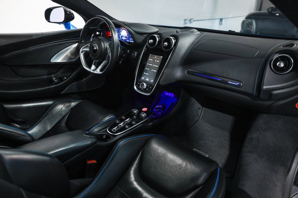 Used 2022 McLaren GT RWD image 23