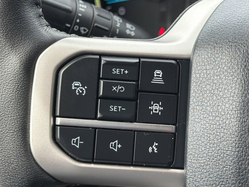 Used 2024 Ford Expedition XLT image 39