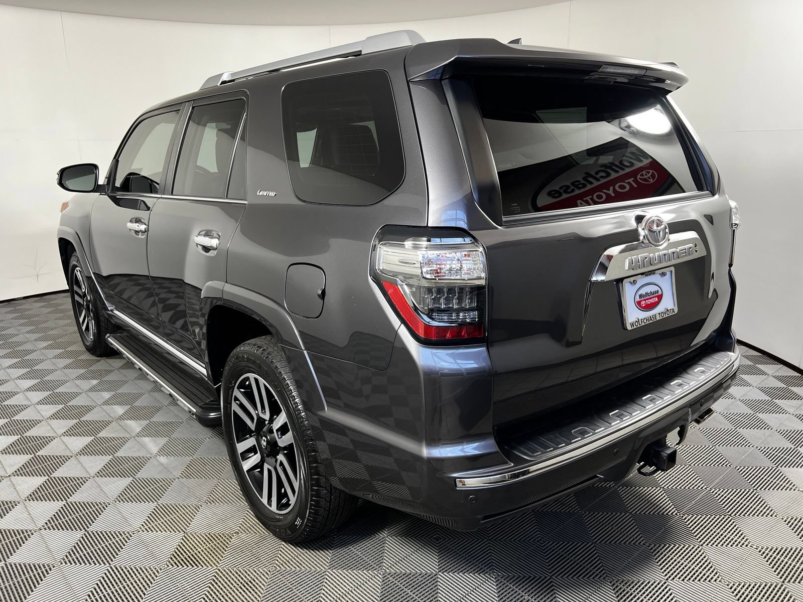 Used 2022 Toyota 4Runner Limited AWD/4WD image 7