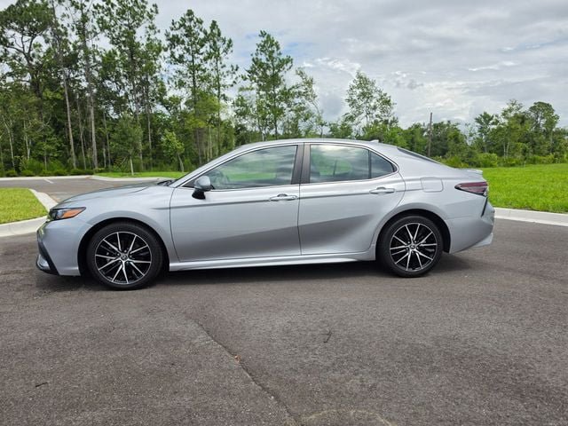 Used 2024 Toyota Camry SE FWD image 2