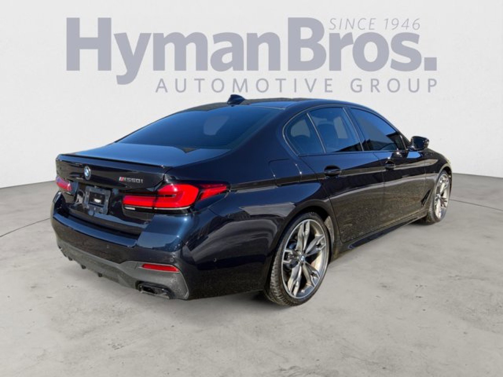 Used 2022 BMW M550i xDrive w/ Dynamic Handling Package image 3