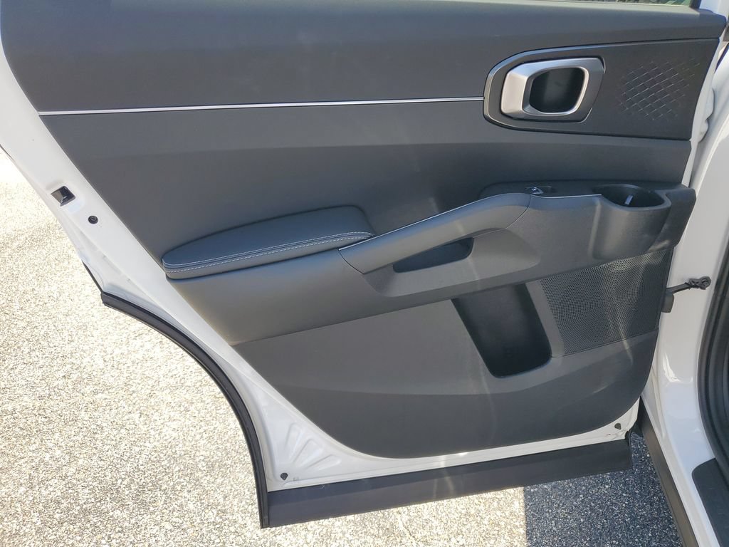 Used 2025 Kia Sorento LX FWD image 24