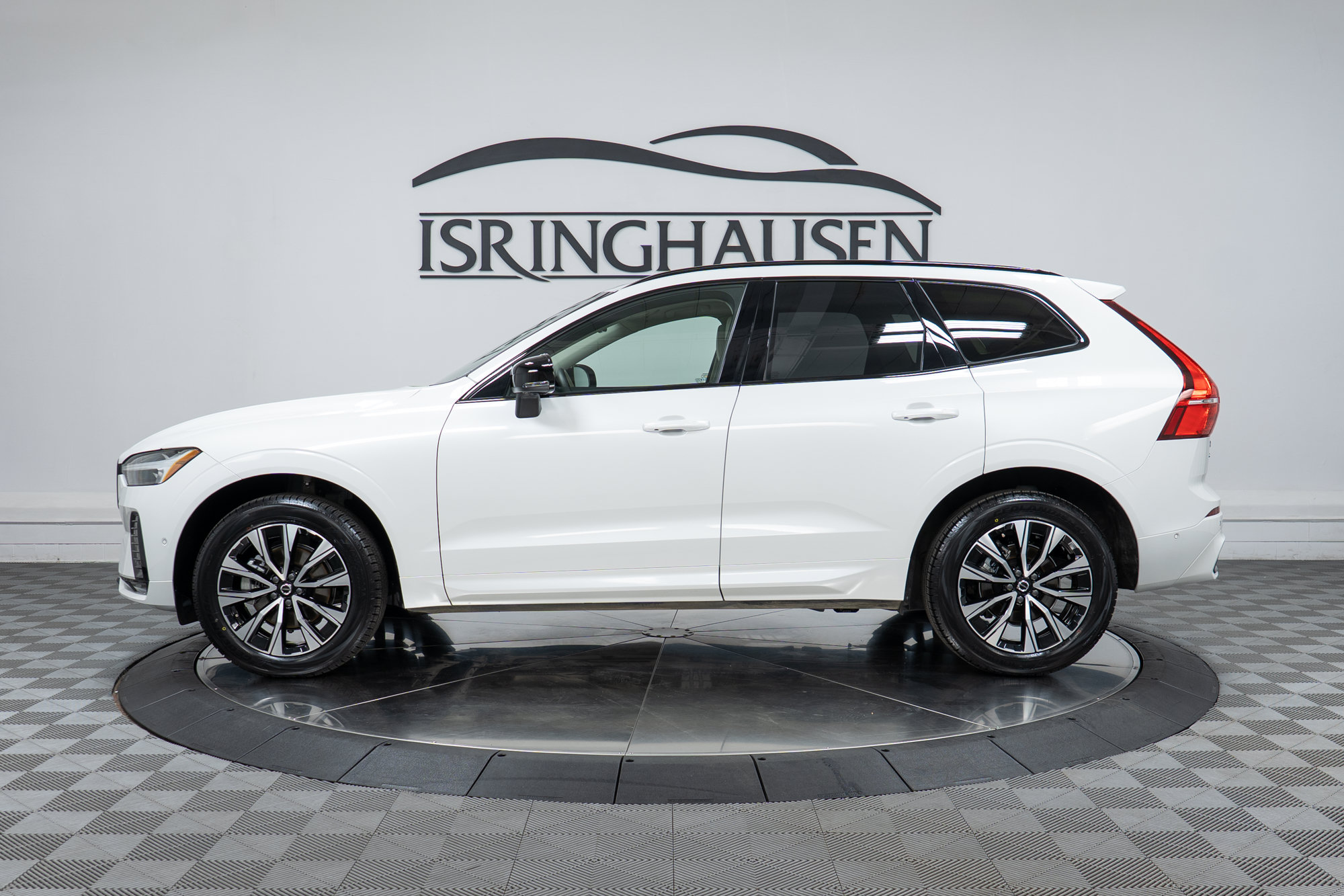 Certified 2025 Volvo XC60 B5 Plus AWD/4WD image 8