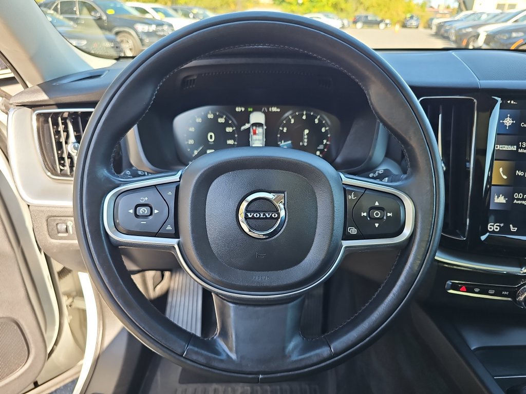 Used 2018 Volvo XC60 T5 Momentum w/ Vision Package AWD/4WD image 16