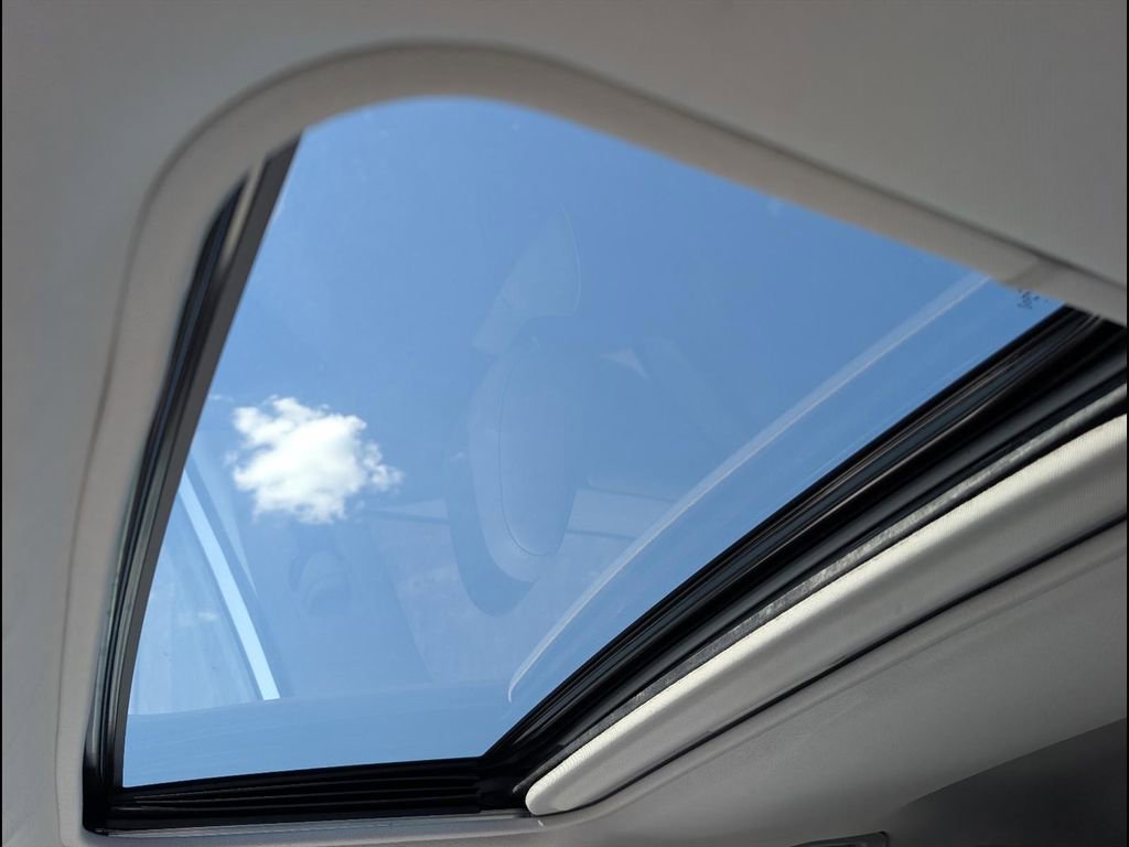 Used 2019 Toyota RAV4 XLE Premium FWD image 9