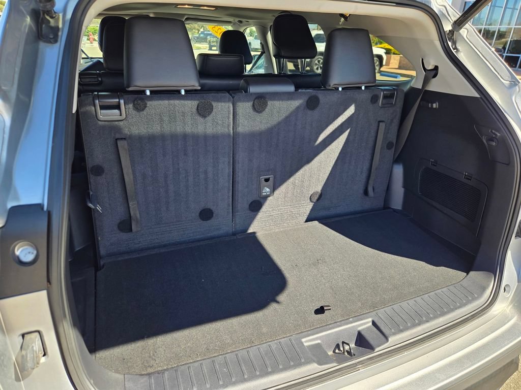 Used 2023 Toyota Highlander XLE FWD image 32