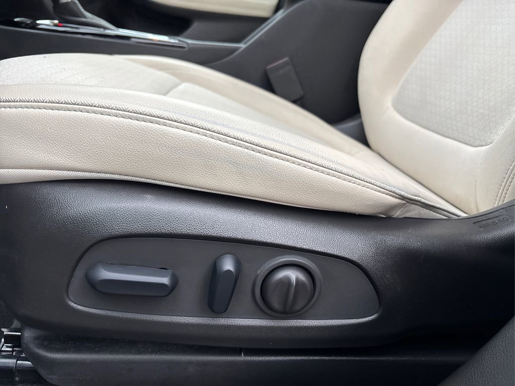 Used 2023 Buick Encore GX Select image 36