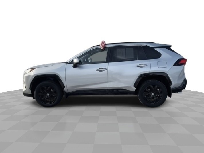 Used 2022 Toyota RAV4 SE image 5