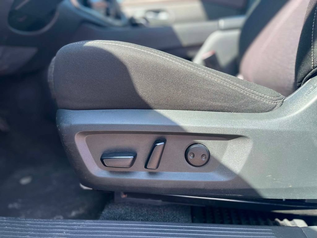 Used 2023 Nissan Rogue SV FWD image 17