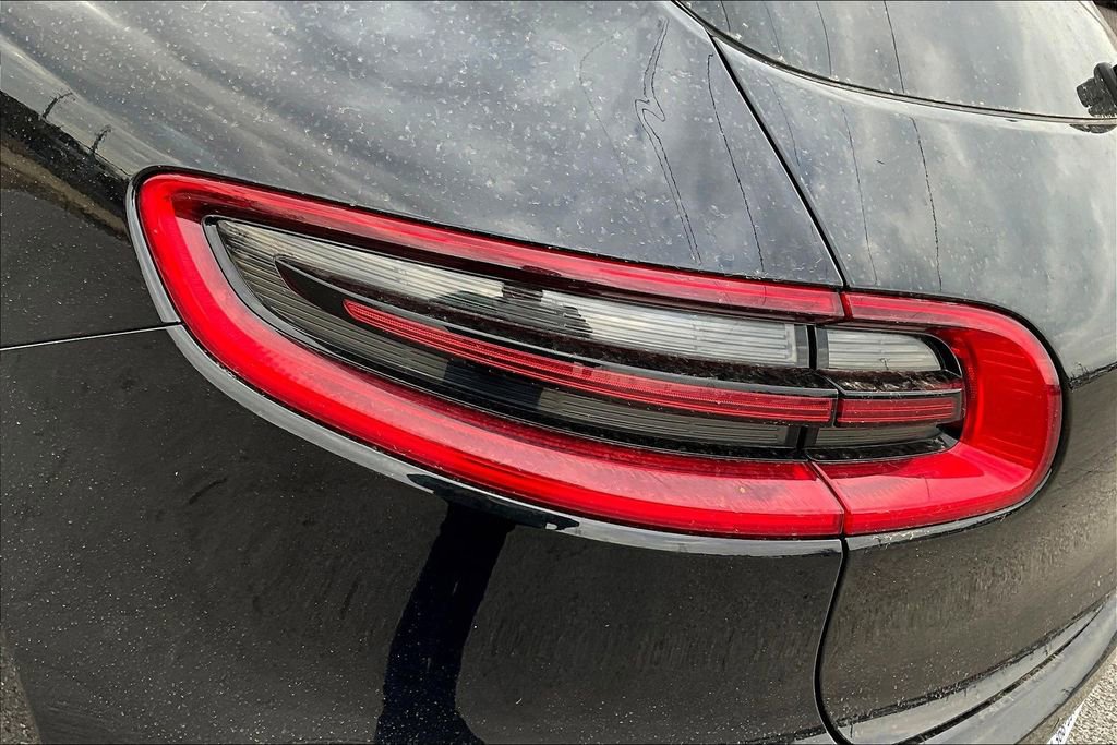 Used 2018 Porsche Macan AWD/4WD image 24