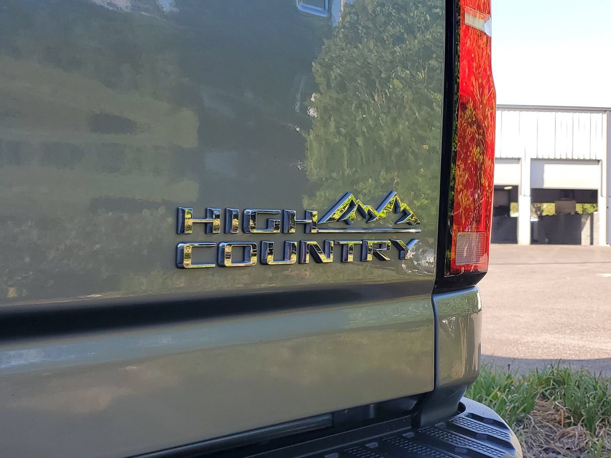 Used 2024 Chevrolet Silverado 2500 High Country w/ Technology Package AWD/4WD image 8