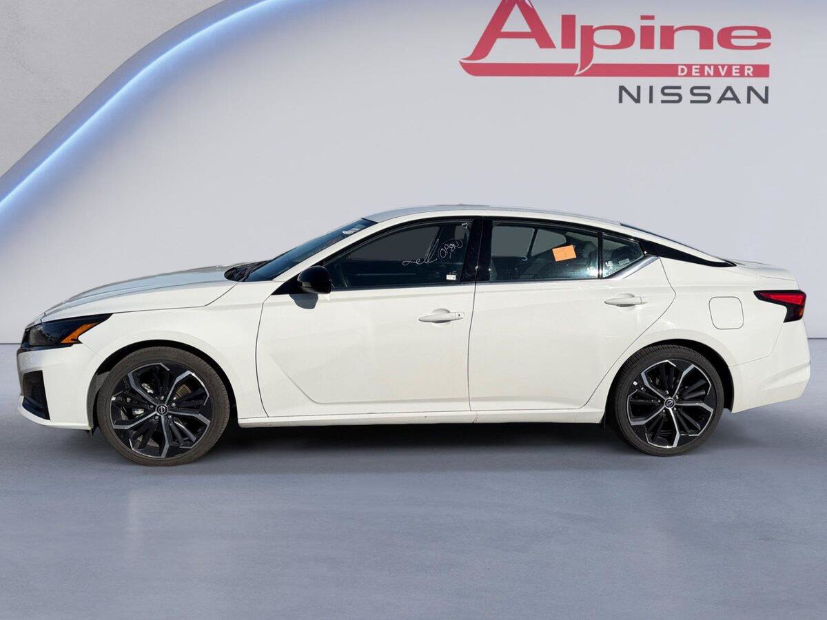 Used 2025 Nissan Altima 2.5 SR FWD image 2