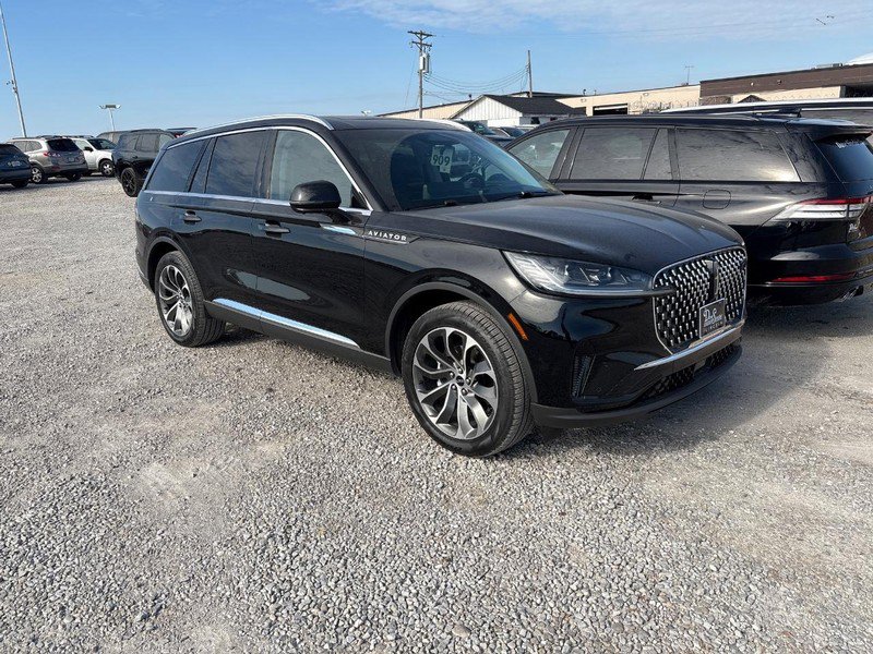 Used 2025 Lincoln Aviator Reserve w/ Luxury Package image 4