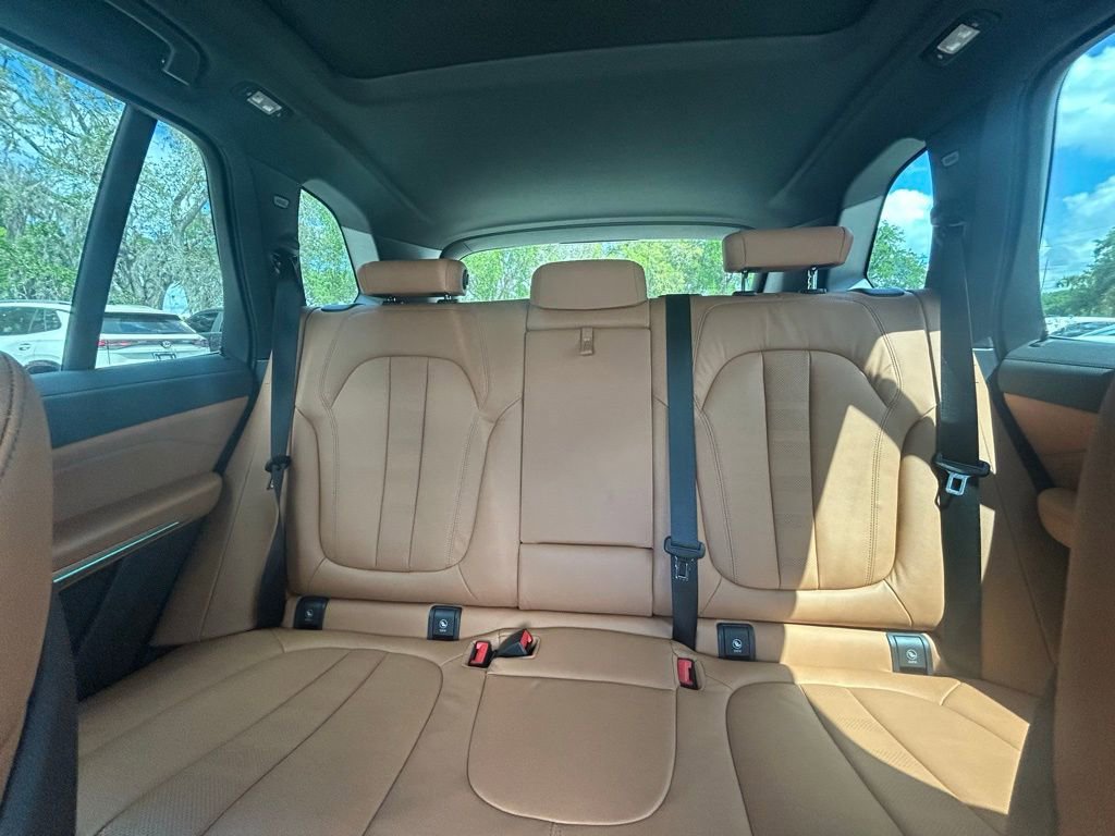 Used 2022 BMW X5 xDrive40i w/ Premium Package AWD/4WD image 13