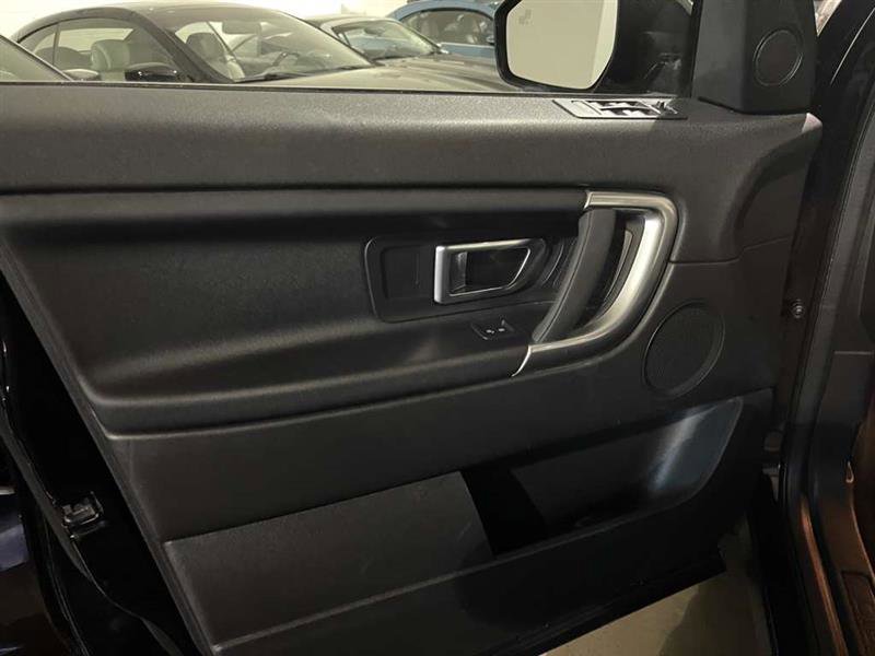 Used 2018 Land Rover Discovery Sport SE image 45