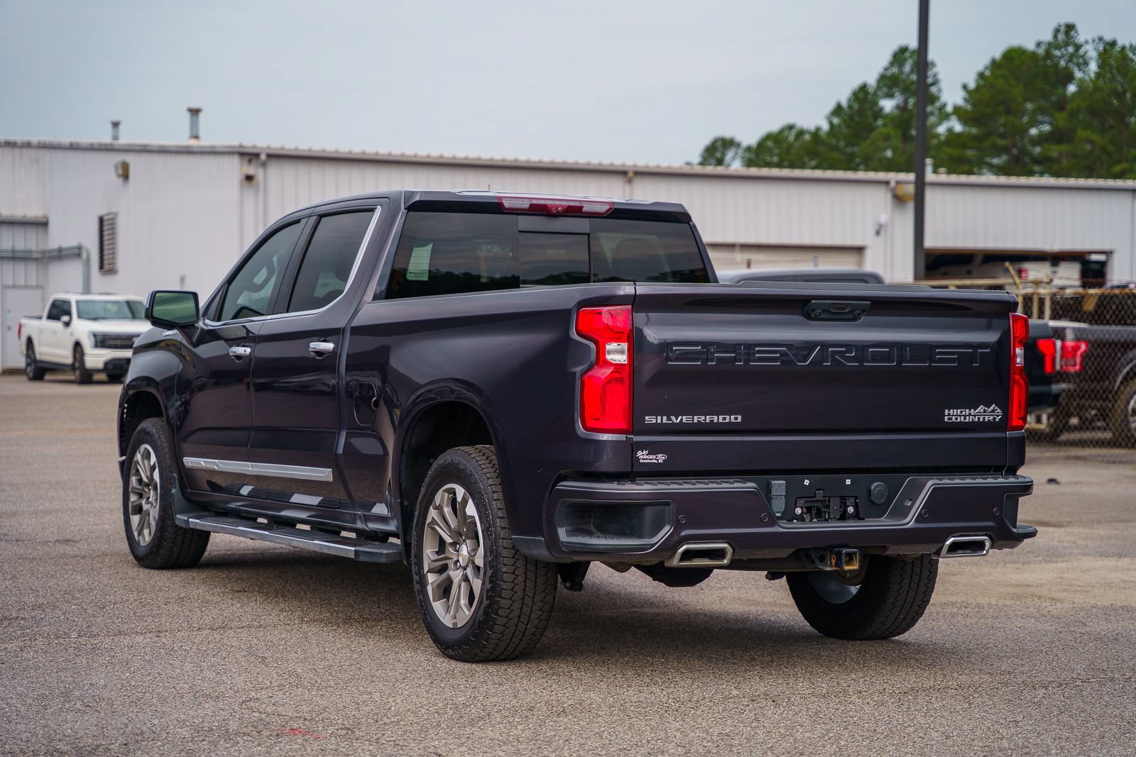 Used 2024 Chevrolet Silverado 1500 High Country w/ Technology Package AWD/4WD image 7