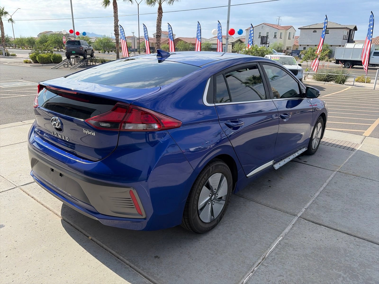 Used 2020 Hyundai Ioniq SE FWD image 5