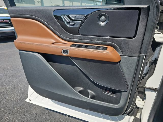 Used 2023 Lincoln Aviator Reserve image 34