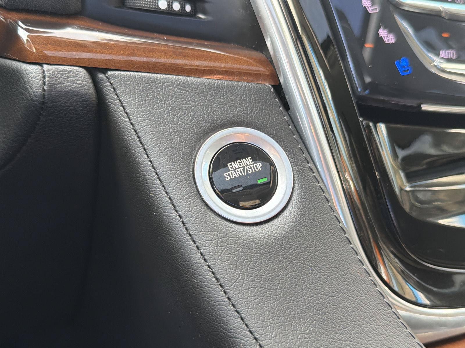 Used 2020 Cadillac Escalade Premium Luxury AWD/4WD image 21