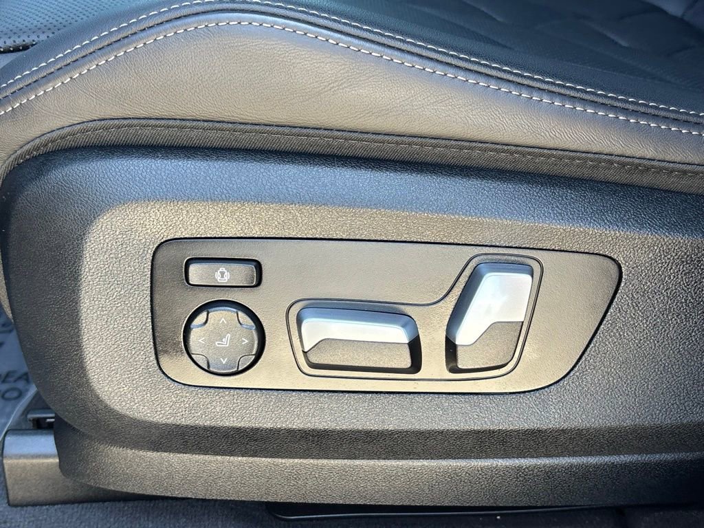 Used 2024 BMW X5 xDrive50e w/ Parking Assistance Package AWD/4WD image 18
