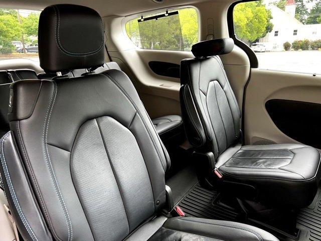 Used 2021 Chrysler Pacifica Touring-L image 23