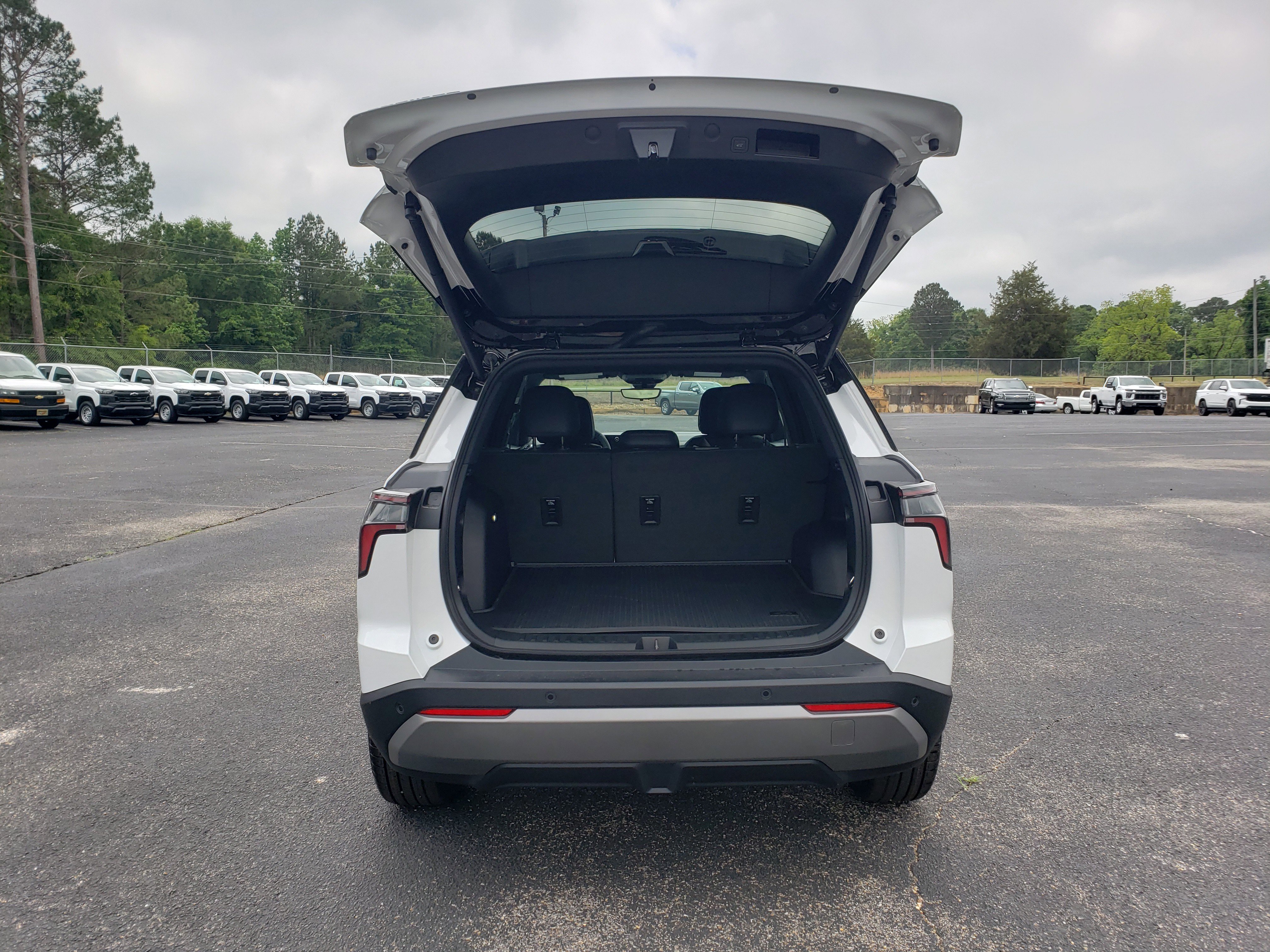 New 2026 Chevrolet Equinox LT FWD image 9