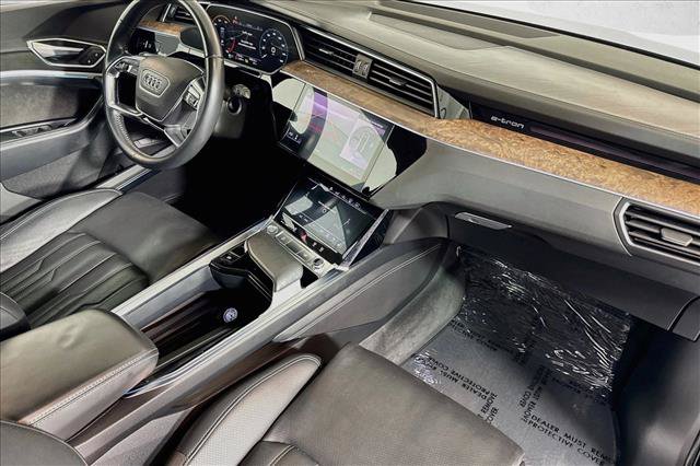 Used 2019 Audi e-tron Prestige w/ Prestige Package AWD/4WD image 28