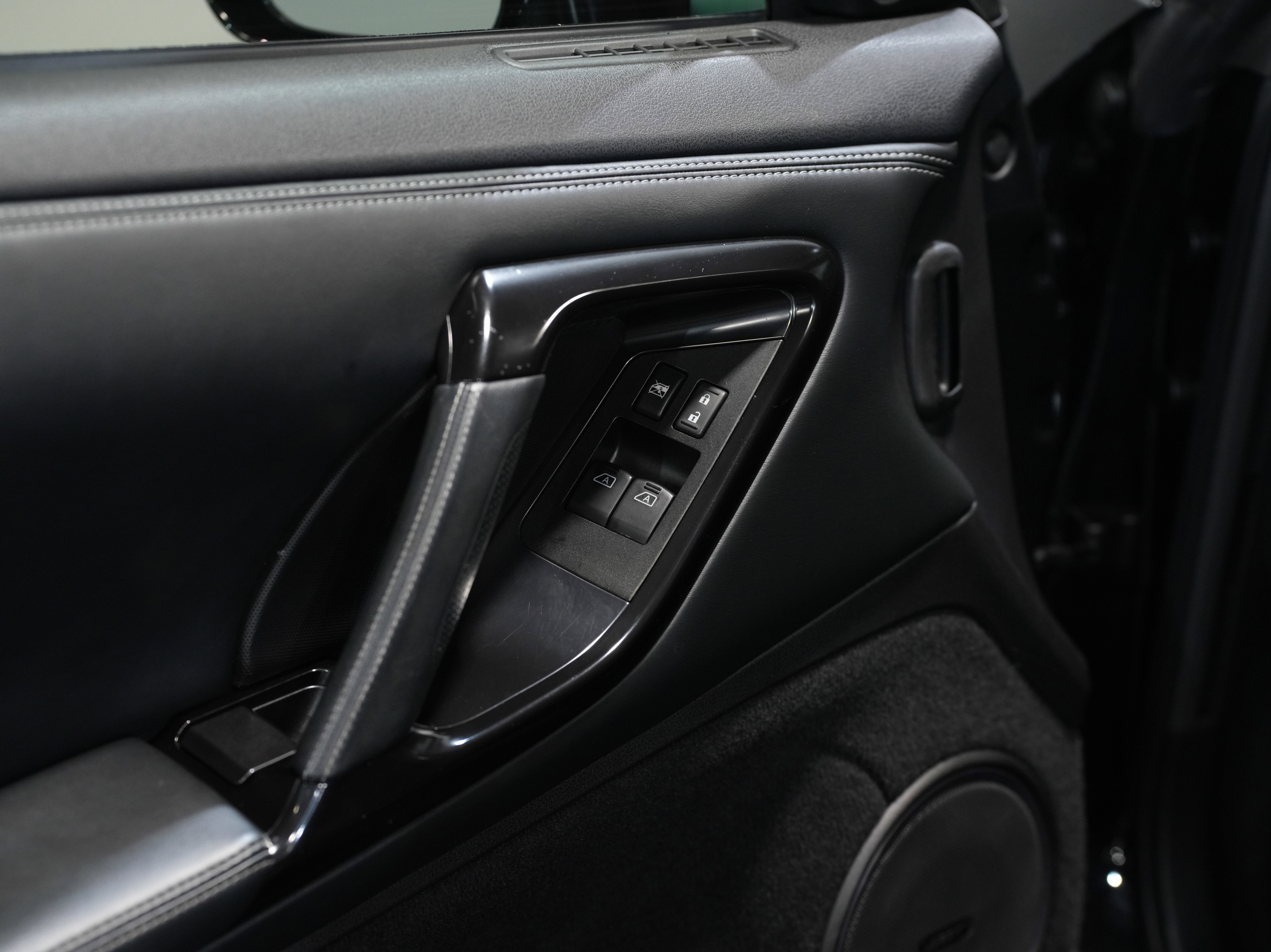 Used 2015 Nissan GT-R Premium image 24